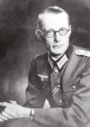 Porträtfotografie in schwarz-weiß Ulrich-Wilhelm Graf von Schwerin von Schwanenfeld